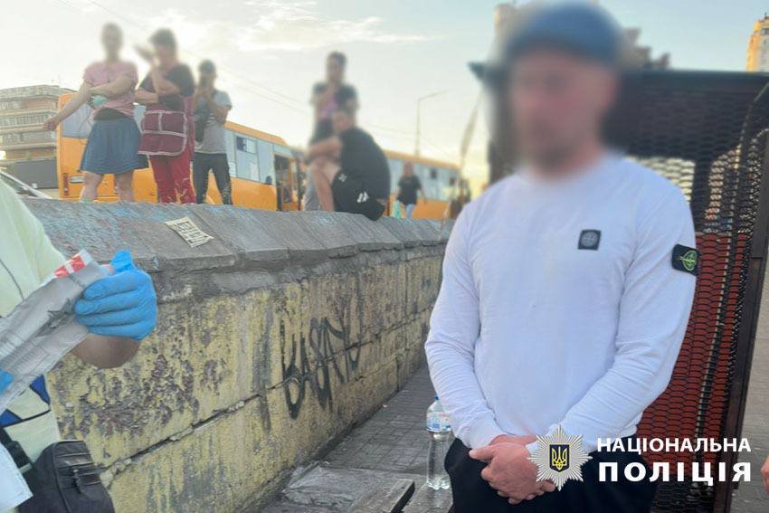 На Оболоні чоловік влаштував стрілянину