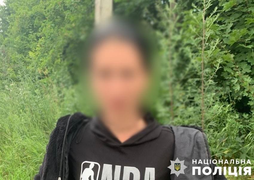 У столиці затримали жінку, яка пограбувала людину з інвалідністю