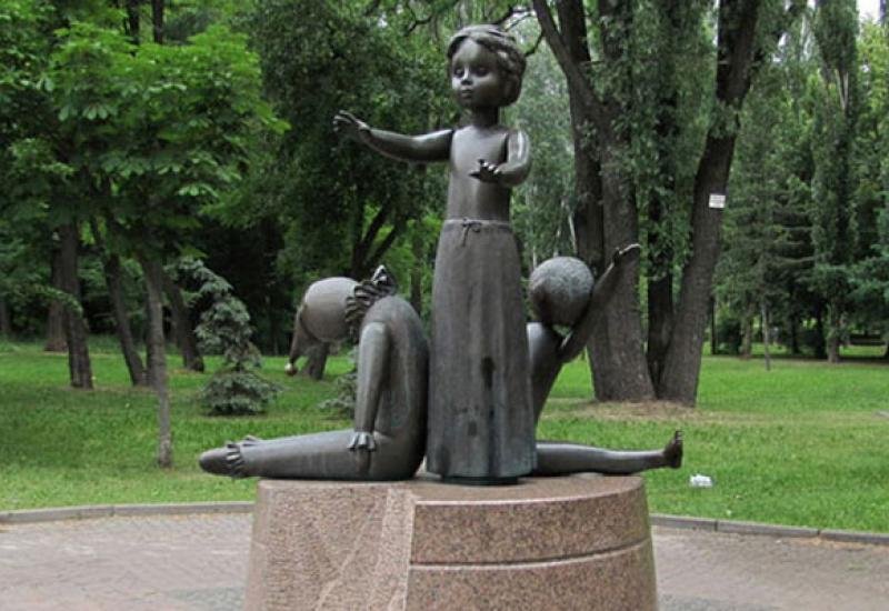 Памʼятник дітям, які були розстріляні у Бабиному Яру