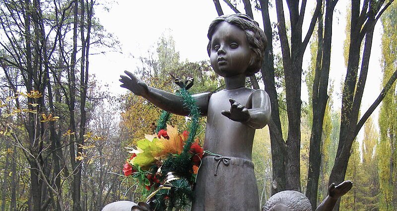 Памʼятник дітям, які були розстріляні у Бабиному Яру