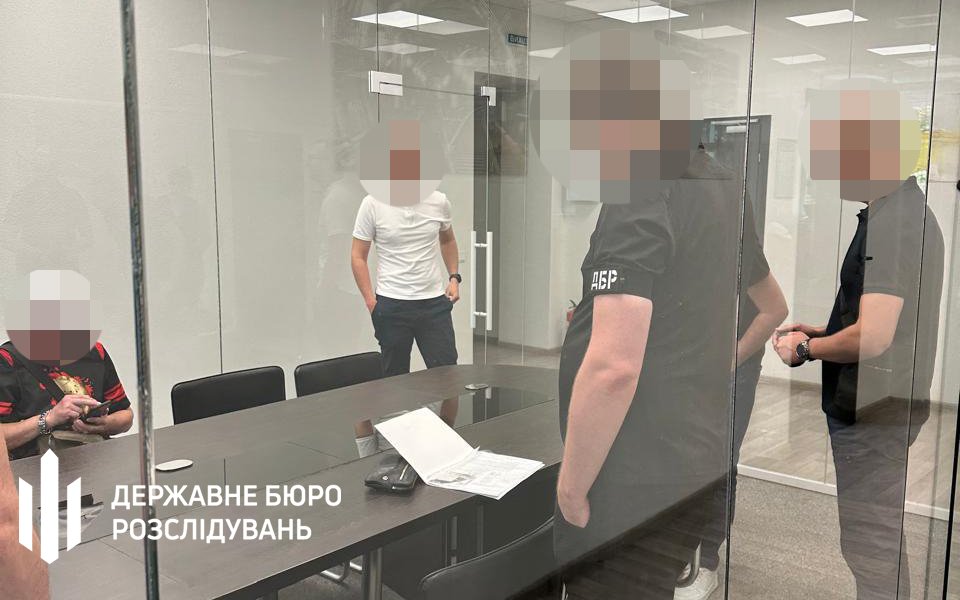 Чиновнику та його спільнику загрожує до десяти років ув'язнення