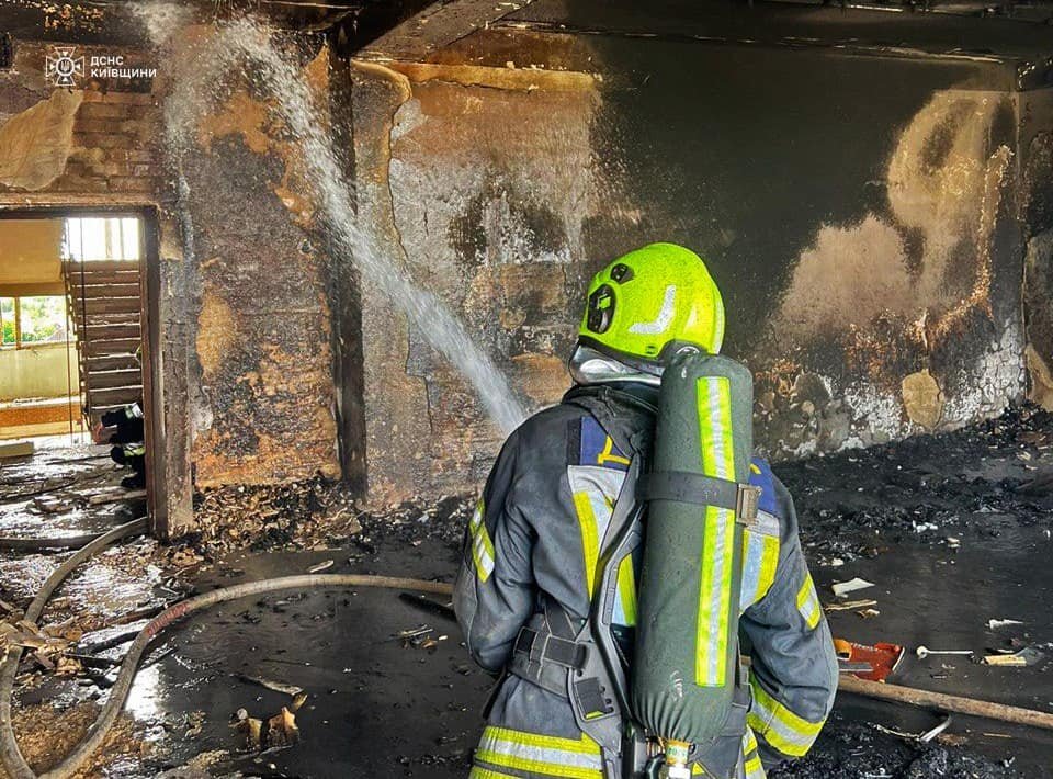 Вогонь загасили менш ніж за годину