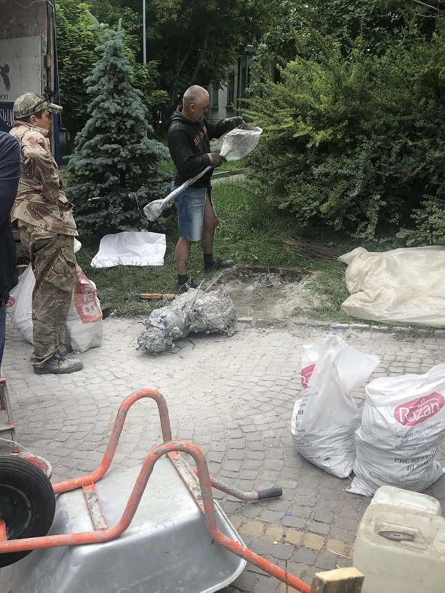 На Пейзажній алеї демонтували скульптуру