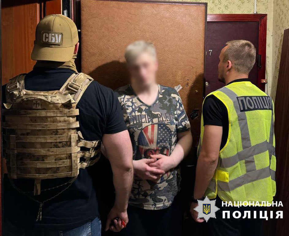 Під час обшуків у фігурантів вилучили наркотики, гроші та лабораторне обладнання