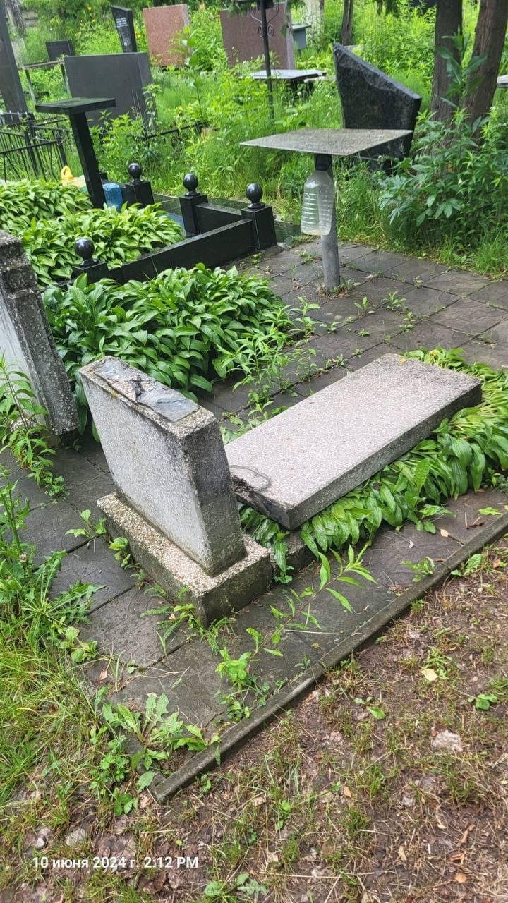 У Броварах невідомо пошкодили надгробки