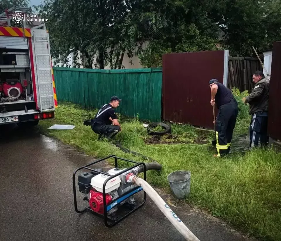 Злива підтопила помешкання громадян на Київщині