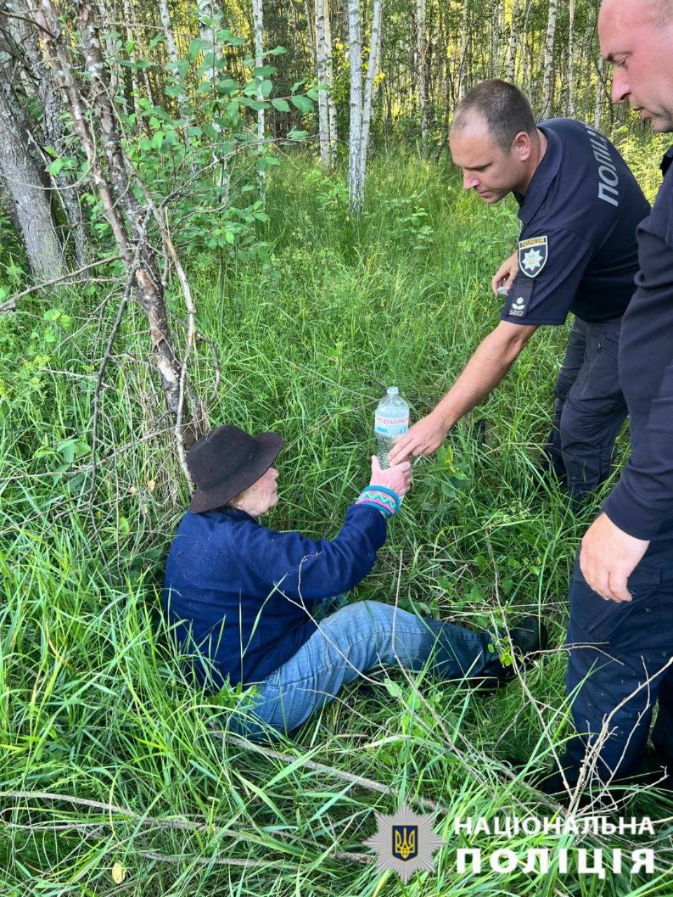 Під Києвом розшукали бабусю,яка заблукала в лісі