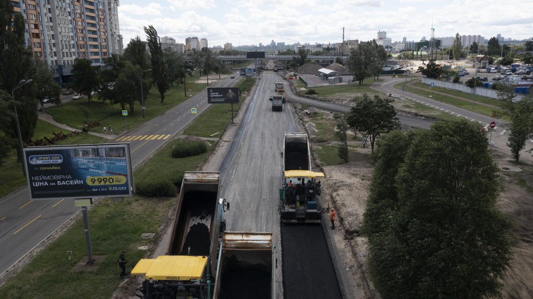 Тривають роботи на новому шляхопроводі на Оболоні