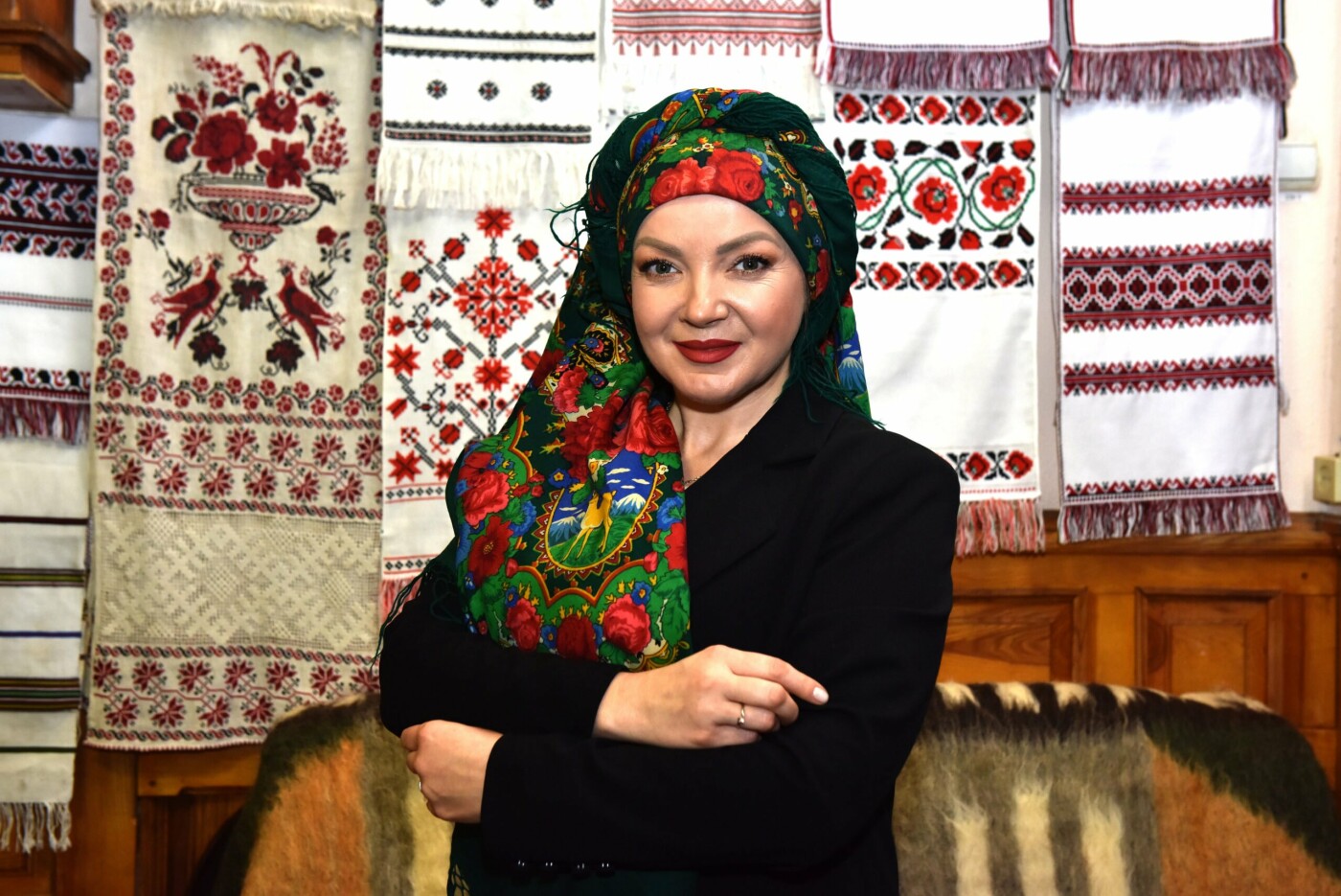 Хустка з традиційним орнаментом