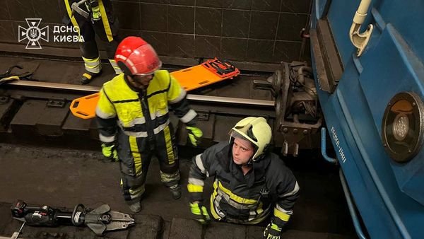 У Києві підліток потрапив під потяг