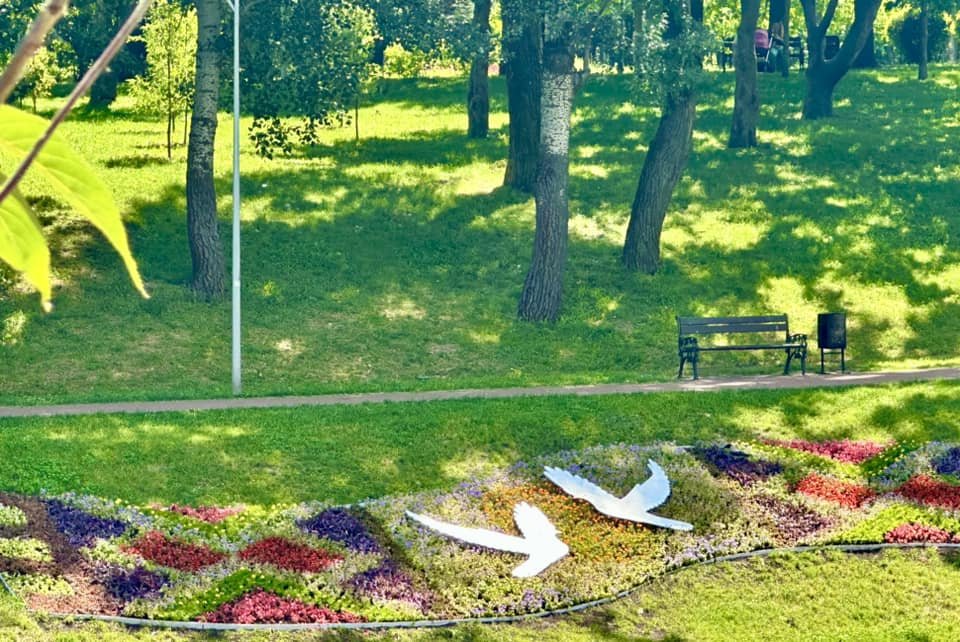 У Києві створили квітник у формі вишитого рушника