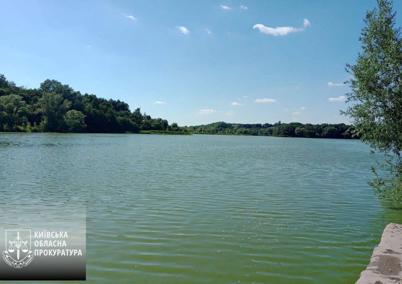 Приватна фірма користувалась водоймою незаконно