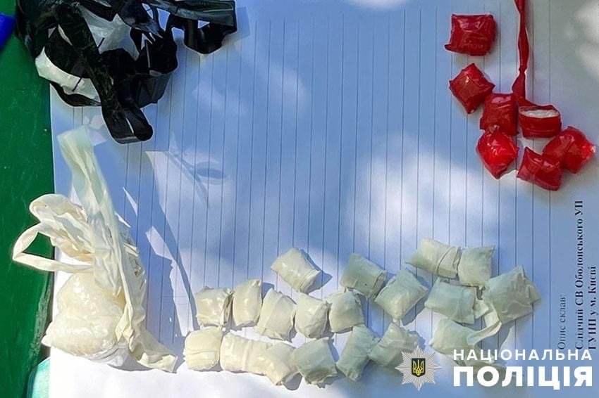 У Києві правоохоронці затримали наркодилера із закладками