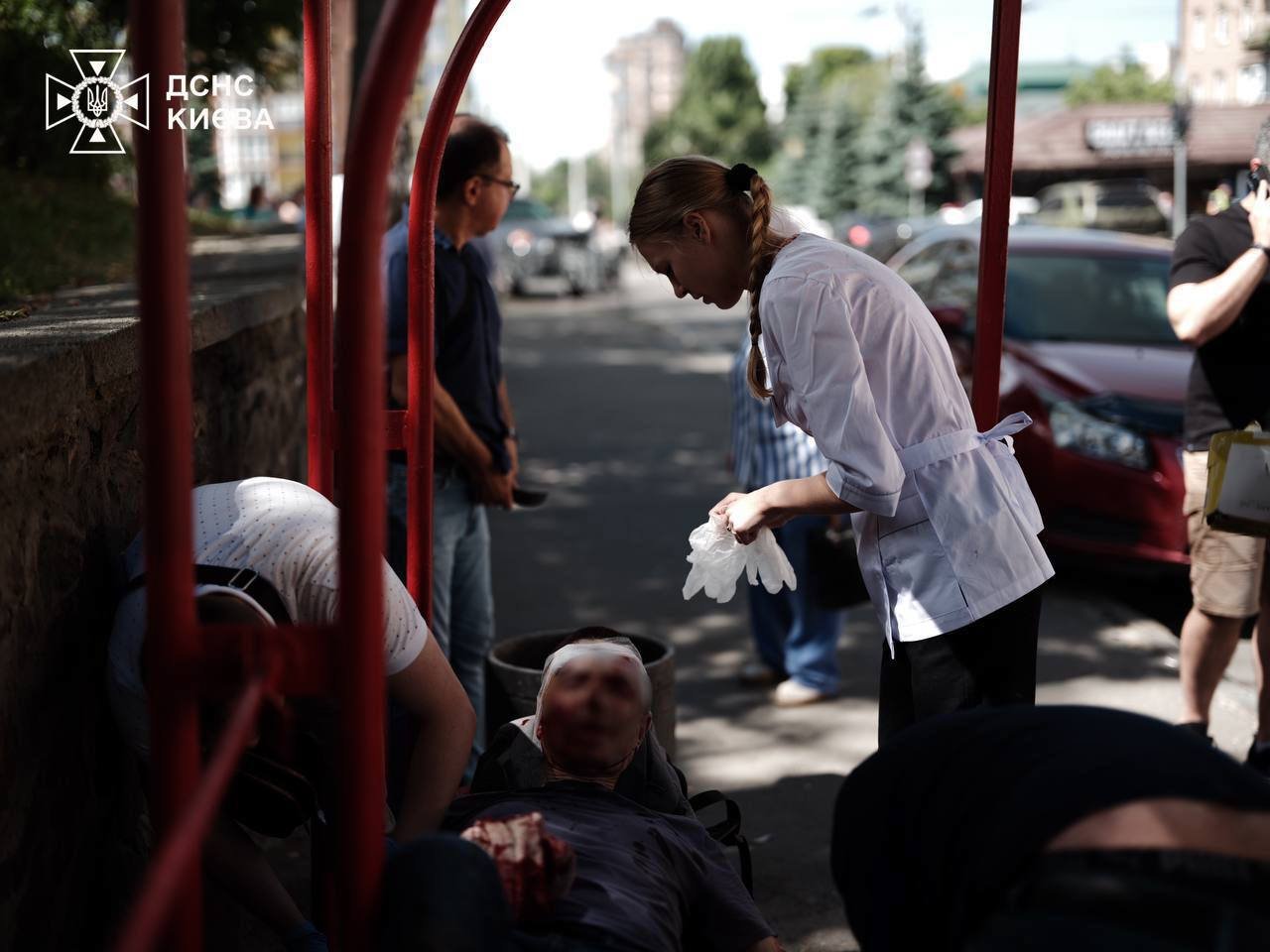 Наслідки ворожого ранкового обстрілу по Києву