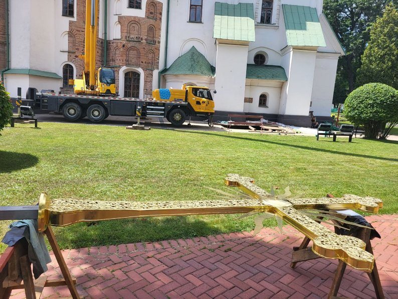 На центральний купол Софійського собору повернули хрест