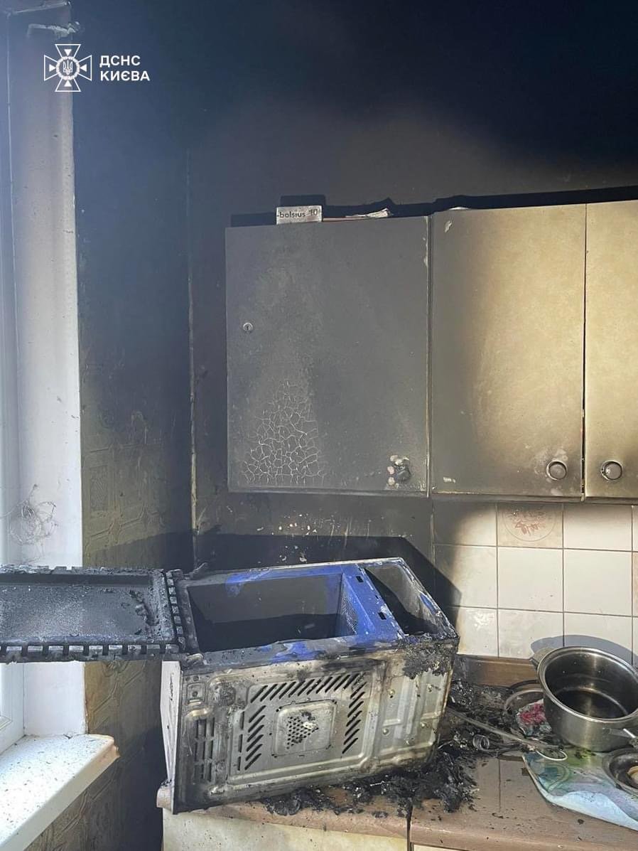 У столиці через замикання горіли мікрохвильовки