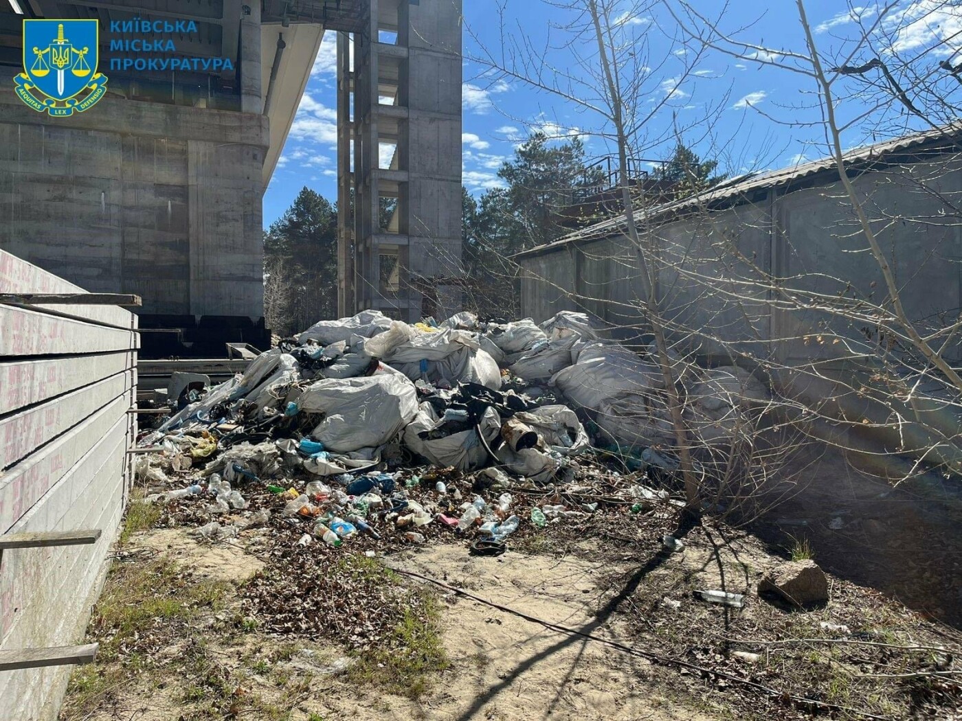Перетворили Труханів острів на сміттєзвалище