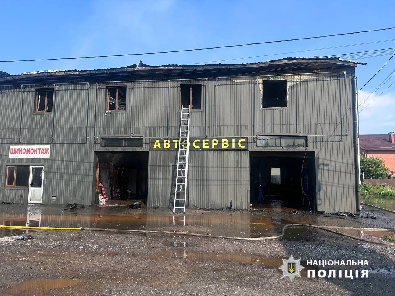 Під Києвом сталась масштабна пожежа в СТО