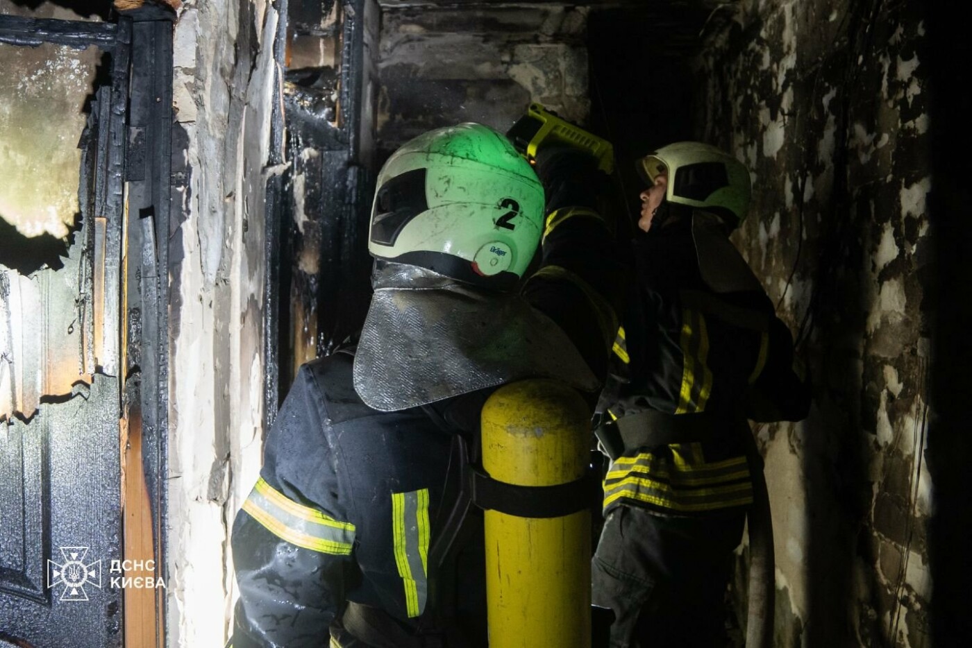 У Києві внаслідок пожежі в квартирі постраждало двоє людей