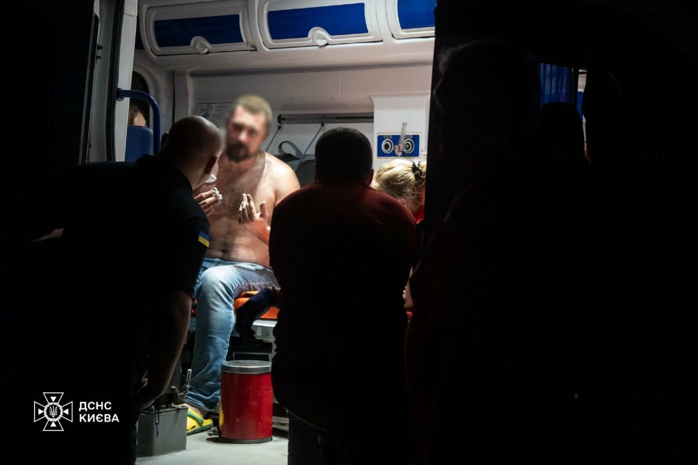 У Києві внаслідок пожежі в квартирі постраждало двоє людей