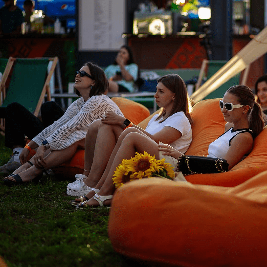 Показ фільмів просто неба на ВДНГ на локації 