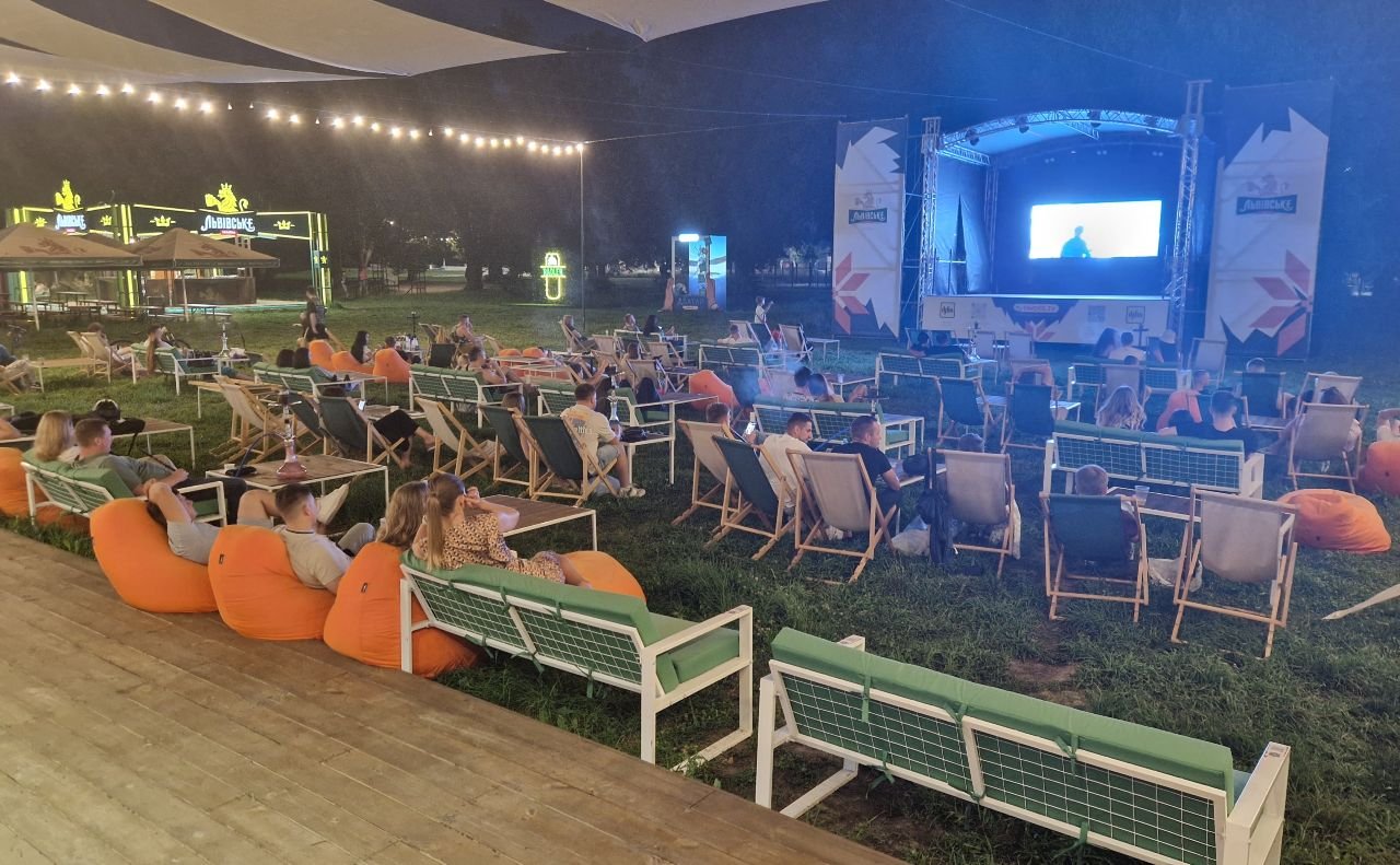 Показ фільмів просто неба на ВДНГ на локації 