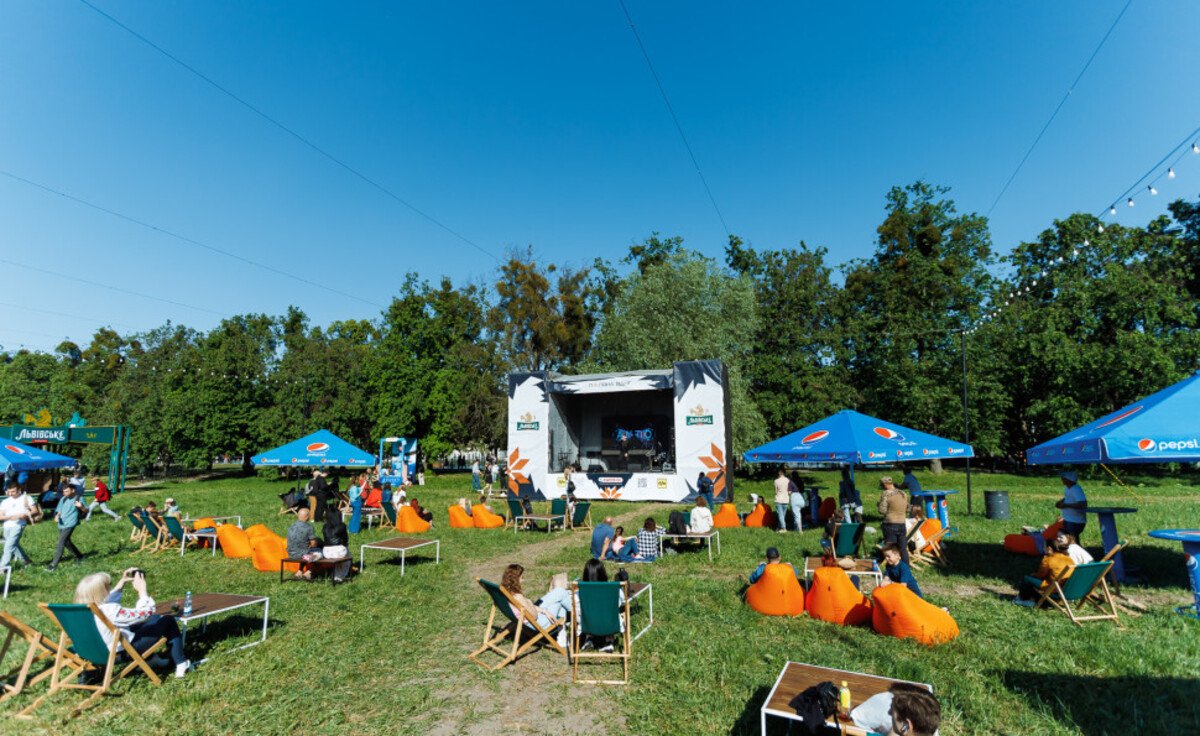 Показ фільмів просто неба на ВДНГ на локації 