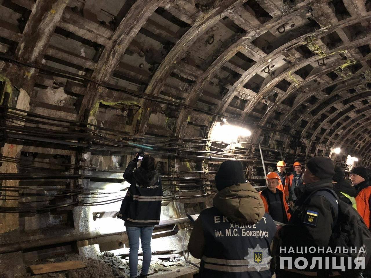 Двом посадовцям київського метрополітену повідомлено про підозри у службовій недбалості