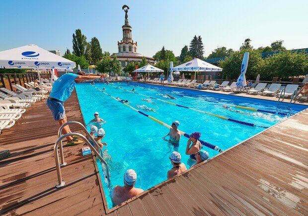 Провести цілісінький день на ВДНГ