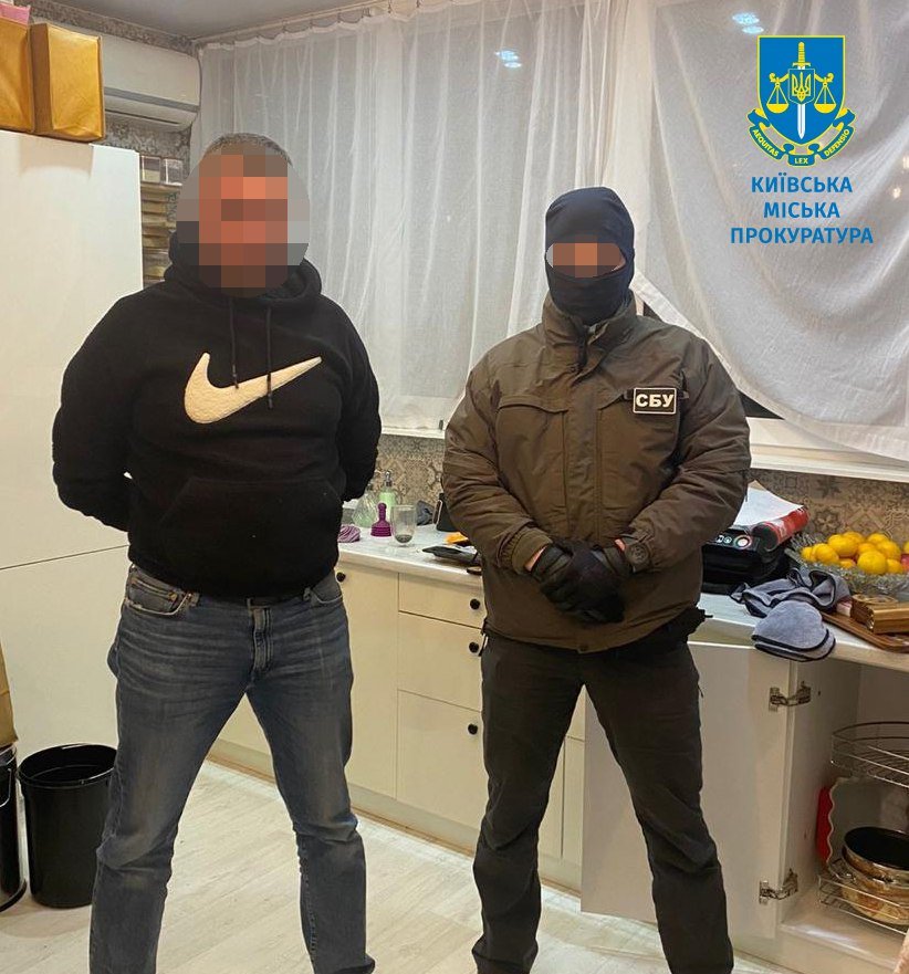Злочинці ставили на паркінгах свою охорону та вимагали гроші