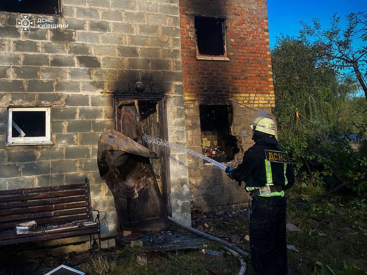 У Київській області ліквідували наслідки ворожого обстрілу