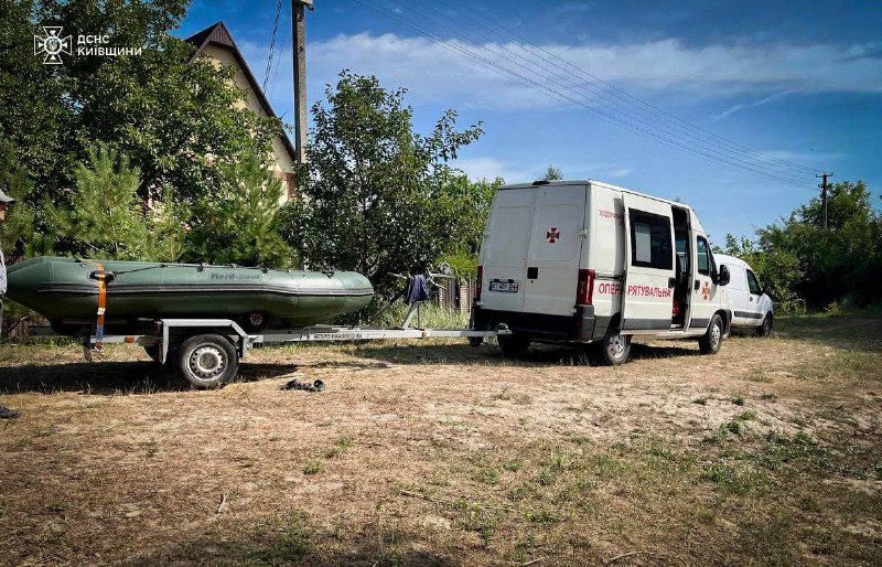 У Київський області з озера дістали тіло потопельника