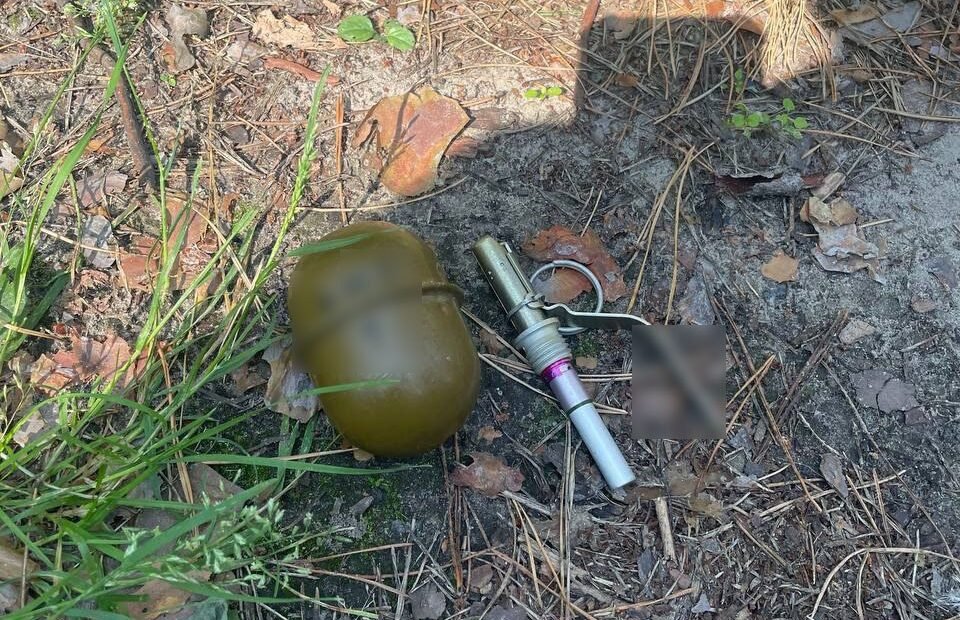 У Києві чоловік, прогулюючись з дітьми, виявив гранату
