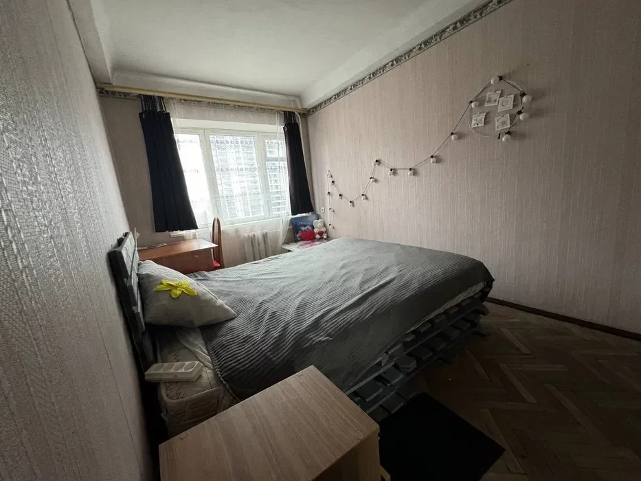 Кімната в 3-кімнатній квартирі на Печерську