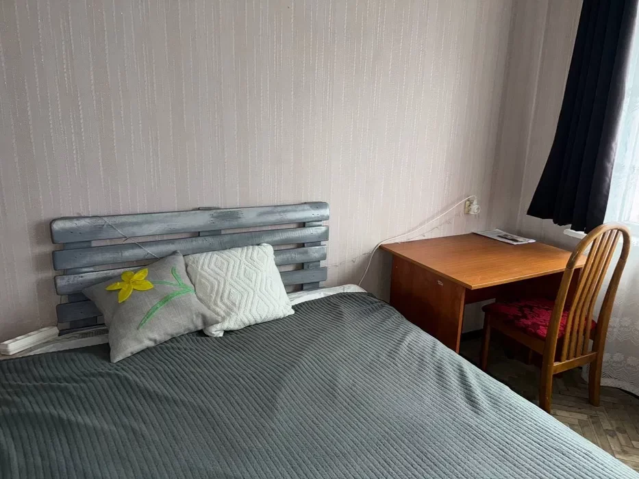 Кімната в 3-кімнатній квартирі на Печерську