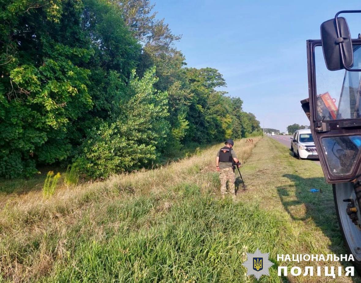 У Київській області на боєприпасі підірвався трактор