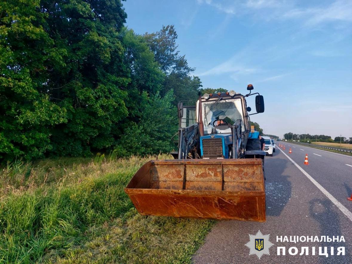 В Киевской области на боеприпасе взорвался трактор