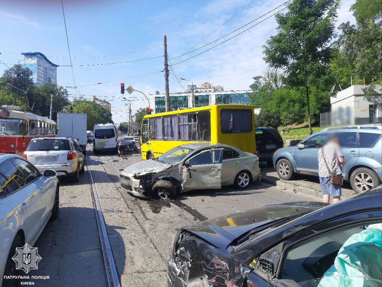 У Києві зіткнулись 2 трамваї