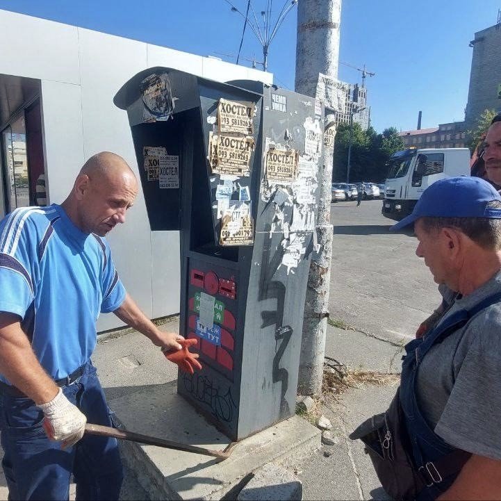 У столиці почали демонтували термінали самообслуго