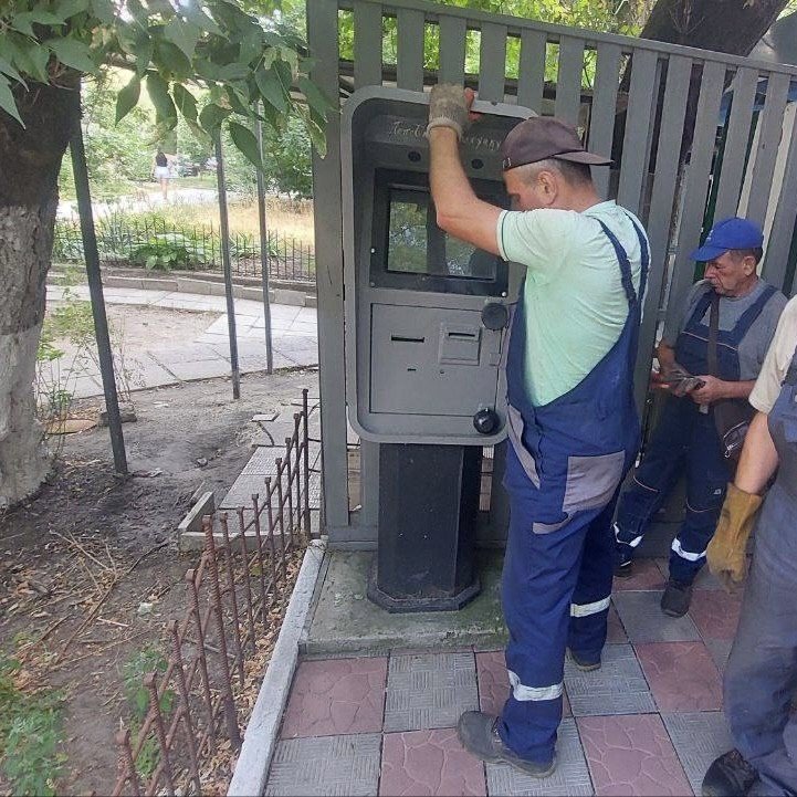 У столиці почали демонтували термінали самообслуго