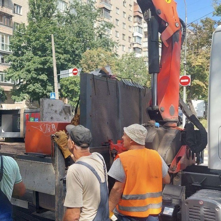 У столиці почали демонтували термінали самообслуго