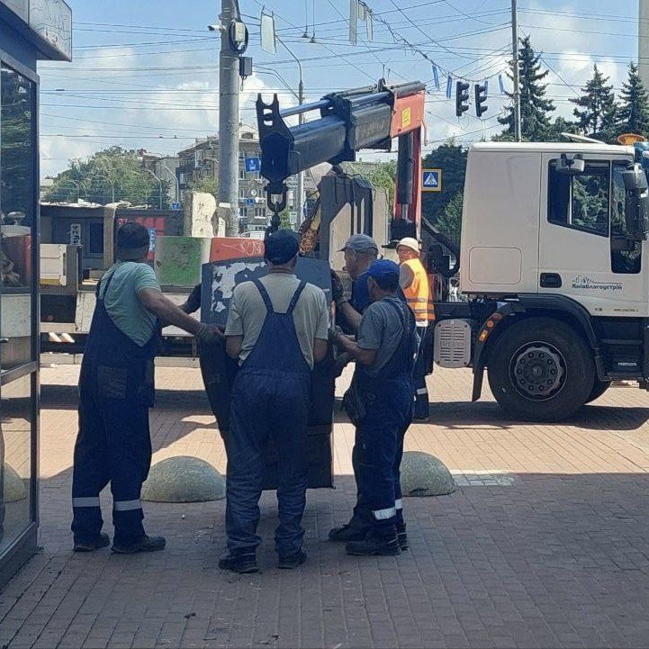 У столиці почали демонтували термінали самообслуго