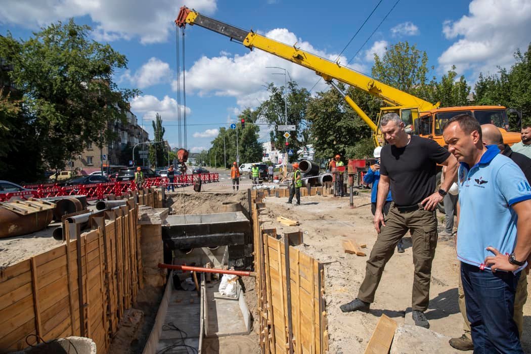 Вже проклали 1,8 км нових труб