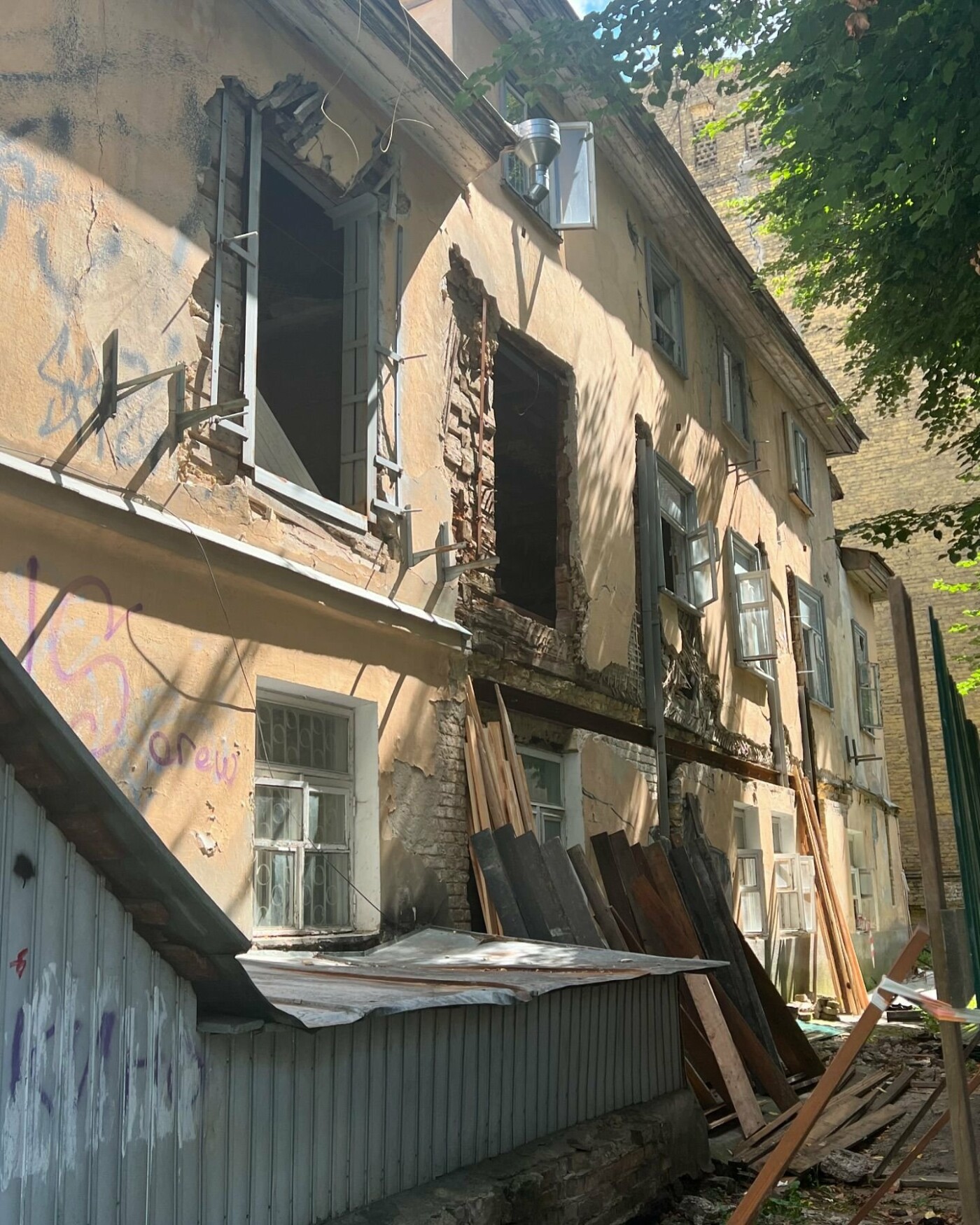 Активісти зупинили незаконні роботи на архітектурній пам'ятці в центрі Києва