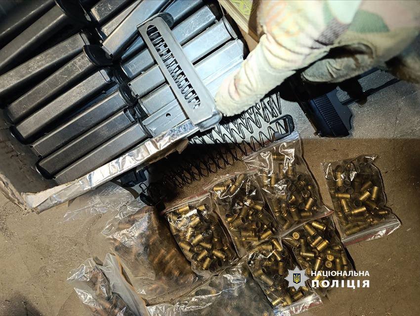 У Києві затримали групу осіб, які займались продажем зброї