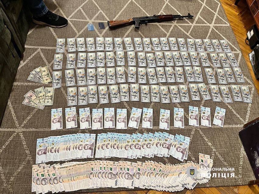 У Києві затримали групу осіб, які займались продажем зброї