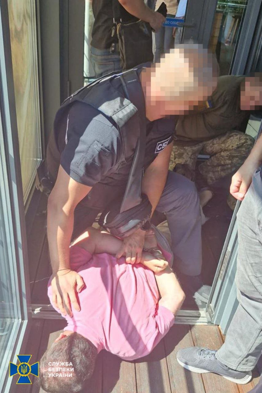 На Київщині затримали двох керівників ТЦК