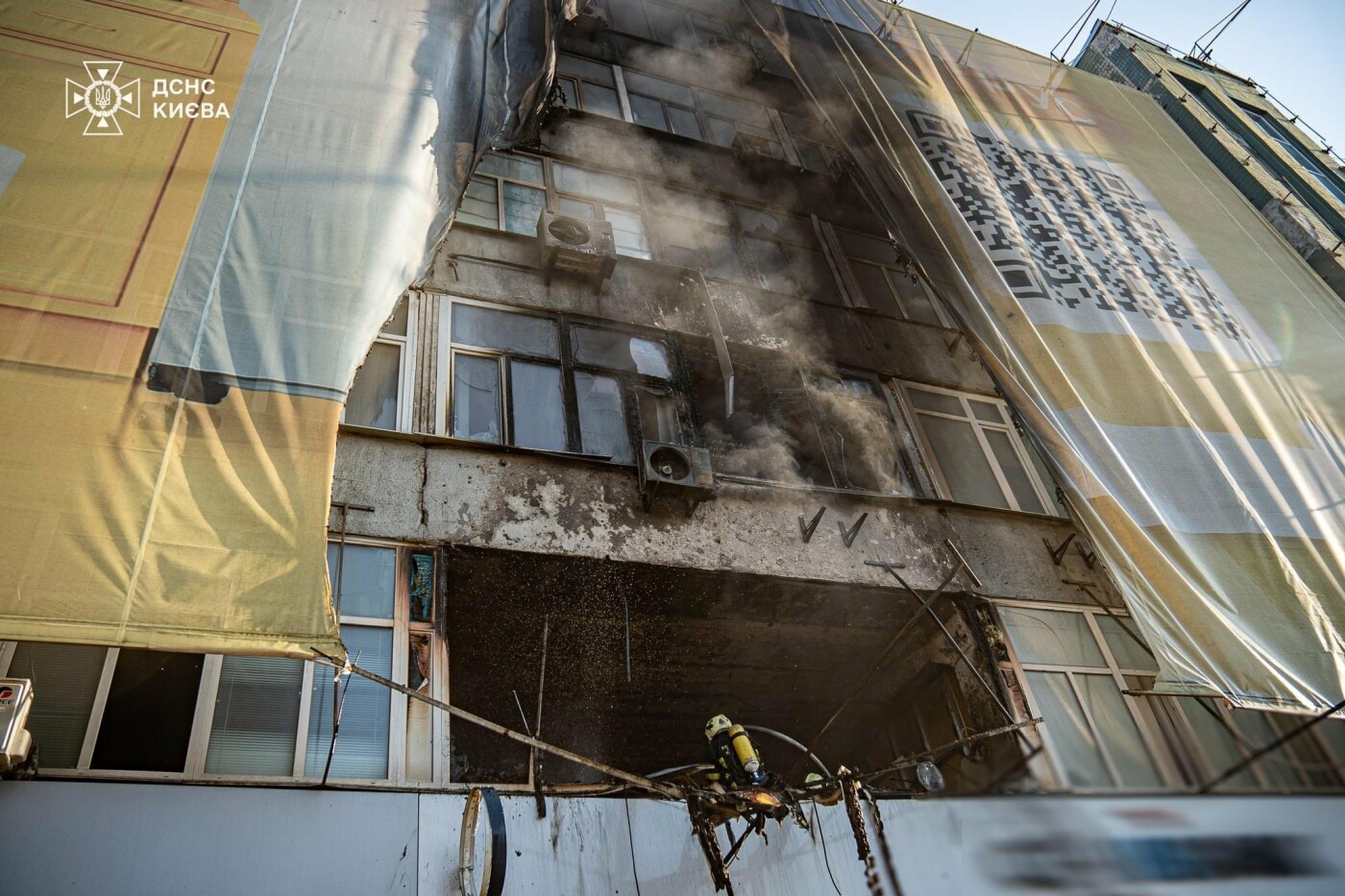 Ліквідація пожежі в київському ТЦ