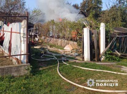 Є значні пошкодження в області