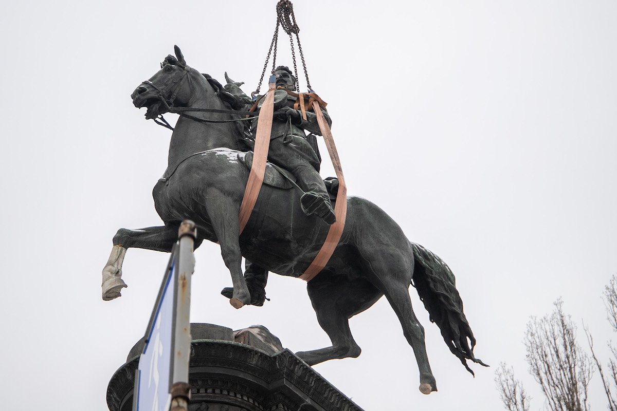 Демонтаж памʼятника Щорсу у Києві